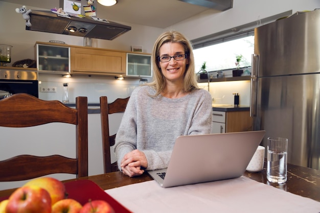 How insurance protects businesses with hybrid work models