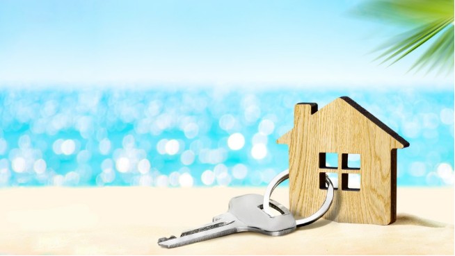 Protect Your Secondary Residence: A Guide to Insurance, Maintenance, and Renting Smarter